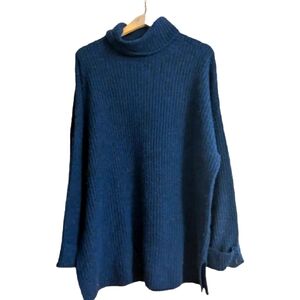 Excellent condition thigh length ribbed turtleneck sweater gorgeous Royal Blue